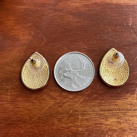 Vintage Cream and gold enamel pierced earrings - Picture 3 of 3